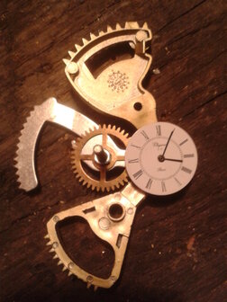 Steampunk broche